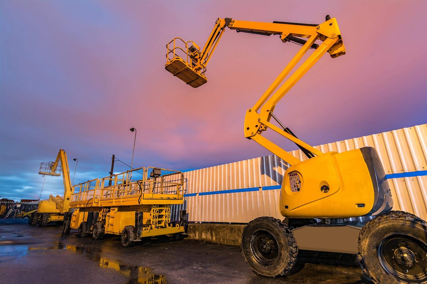Boom lifts, scissor lifts and telehandlers: characteristics and information to know them